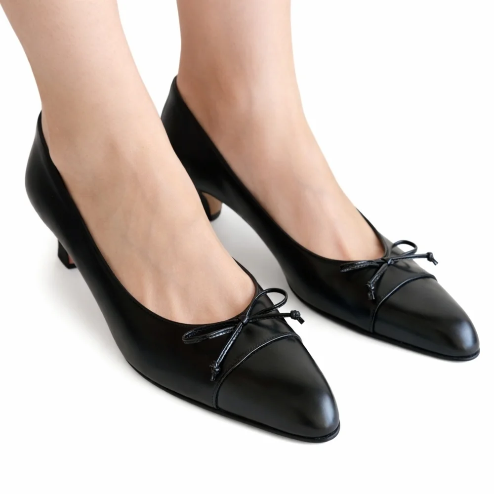 Salvatore Ferragamo Black Leather Bow Pumps Kitten Heels Shoes 8.5 AAAA Narrow